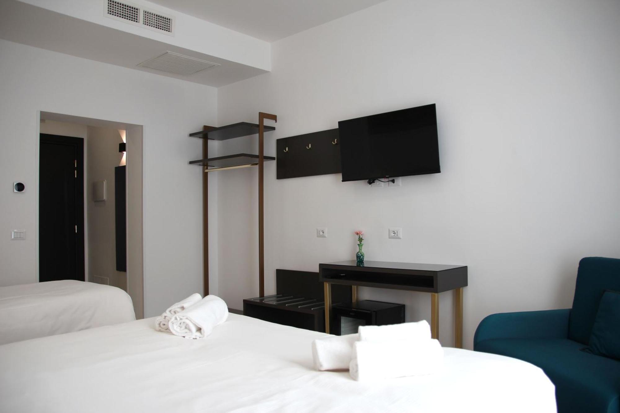 Joyful 148 Luxury Guest House Powered By Joyful Termini Boutique Guest House โรม ภายนอก รูปภาพ